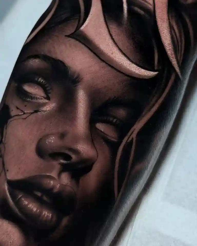 Black & grey realisme, portrait tatovering by Alejandro 