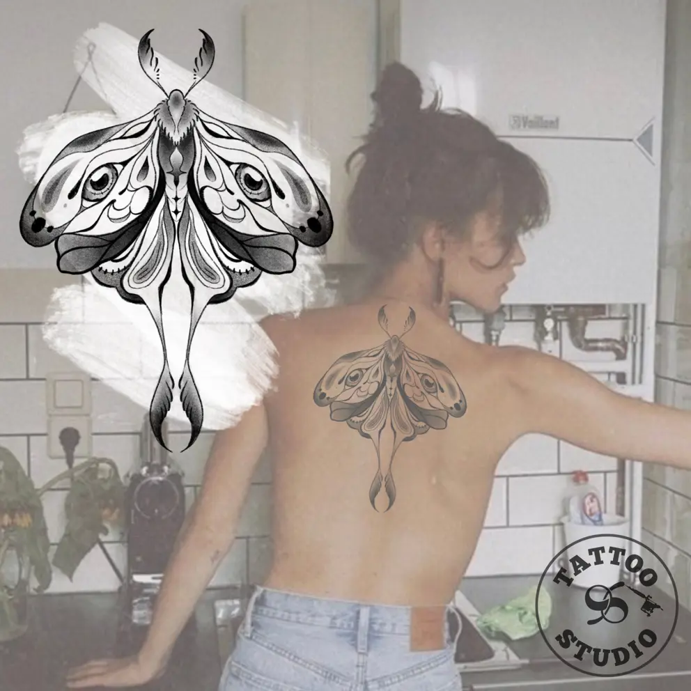 Frederikke - Moth